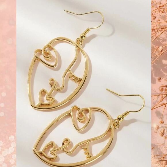 Women's Face Shaped Earrings in Yellow Gold Overlay NWOT - Picture 3 of 7